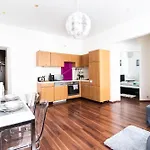 Comfortable Apartment Near Subway - Märzstraße Apartments